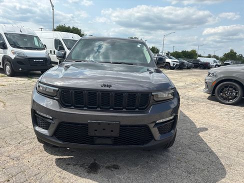 Used 2024 Jeep Grand Cherokee Limited w/ Black Appearance Package AWD/4WD image 2