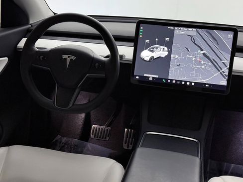 Used 2021 Tesla Model Y Long Range image 29