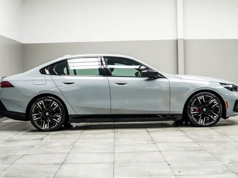 Used 2025 BMW i5 M60 w/ Premium Package image 6