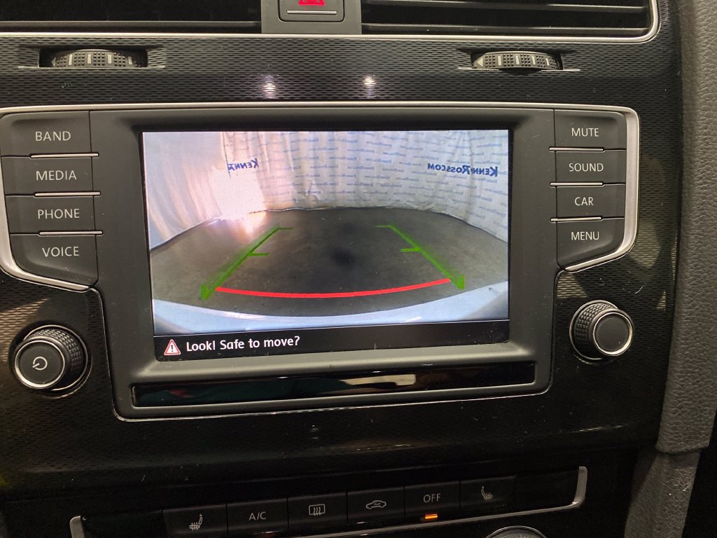 Used 2016 Volkswagen Golf 2-Door FWD image 15
