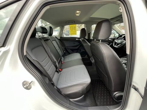 Certified 2025 Volkswagen Jetta SEL image 19