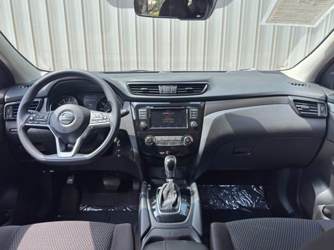 Used 2020 Nissan Rogue Sport S w/ Appearance Package FWD image 11