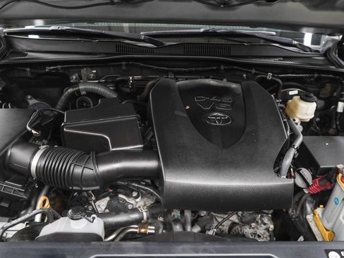 Used 2017 Toyota Tacoma TRD Sport w/ Premium & Technology Package AWD/4WD image 31