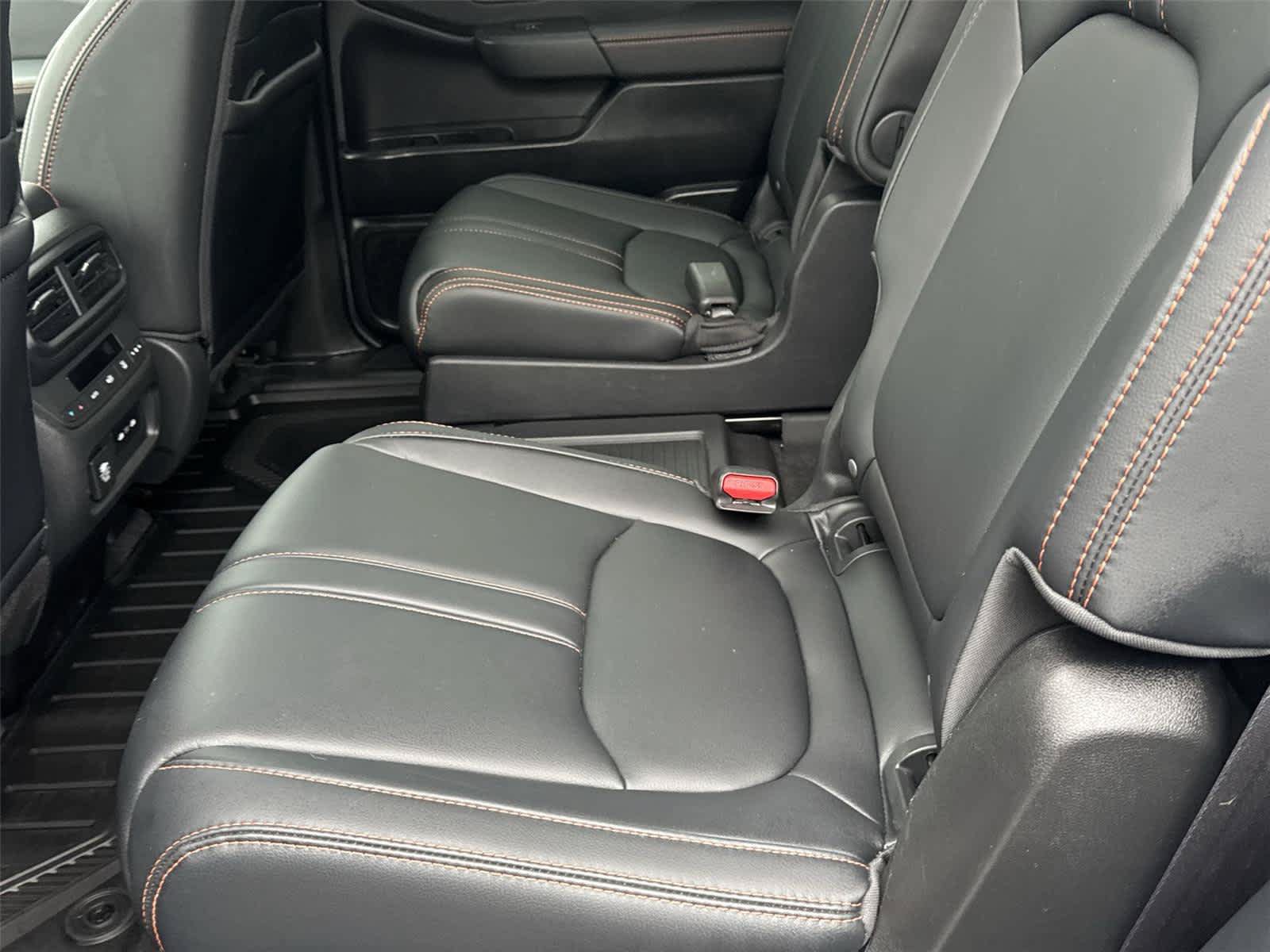 Used 2025 Honda Pilot TrailSport image 14