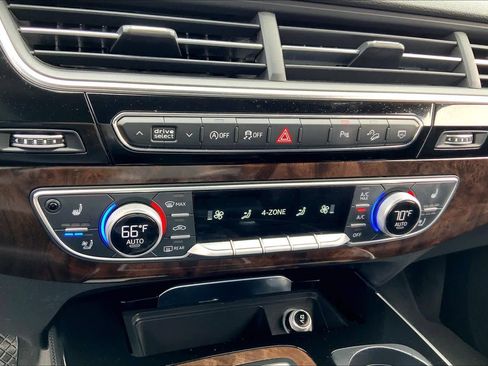 Used 2018 Audi Q7 3.0T Prestige AWD/4WD image 32