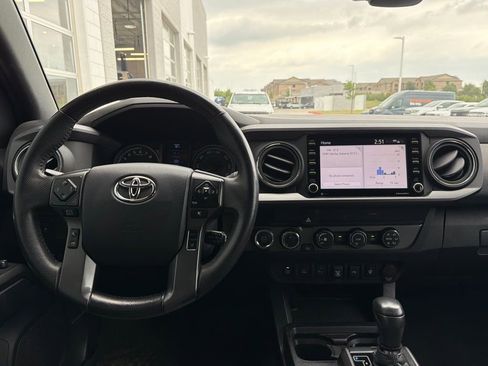 Used 2020 Toyota Tacoma TRD Off-Road w/ Technology Package image 6