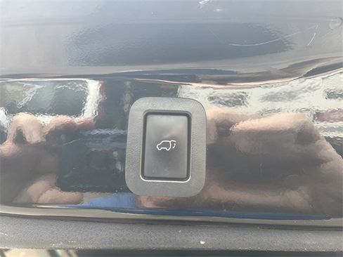 Used 2019 Toyota Highlander Limited image 9