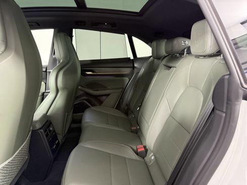 Certified 2025 Porsche Macan 4S Electric AWD/4WD image 24