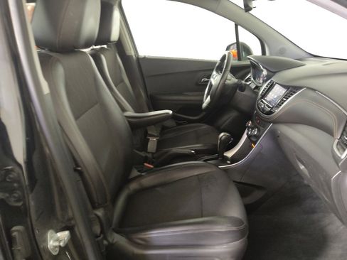 Used 2020 Chevrolet Trax LT w/ LT Convenience Package FWD image 21