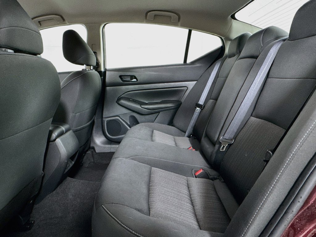 Used 2025 Nissan Altima 2.5 SV FWD image 12
