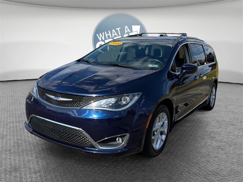 Used 2020 Chrysler Pacifica Touring-L w/ Tire & Wheel Group image 8