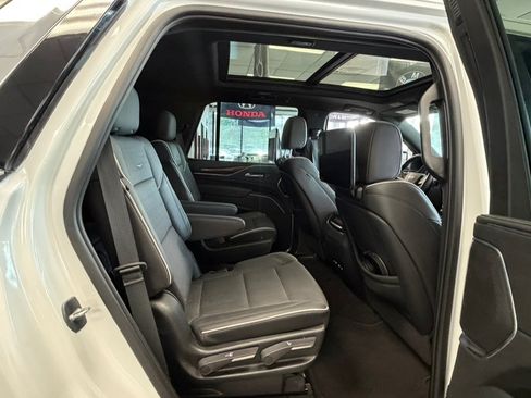 Used 2023 Cadillac Escalade Premium Luxury AWD/4WD image 31