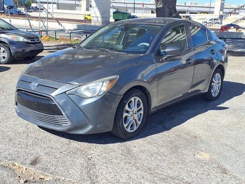 Used 2017 Toyota Yaris iA FWD image 3