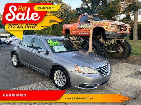 Used 2013 Chrysler 200 Limited FWD image 1