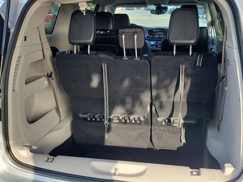 Certified 2023 Chrysler Pacifica Touring-L FWD image 22