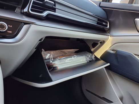 Used 2025 Kia Sportage EX image 29