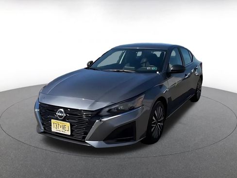 Used 2025 Nissan Altima 2.5 SV FWD image 6