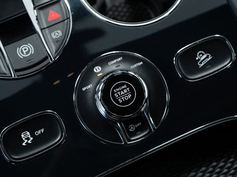 Certified 2021 Bentley Bentayga image 36