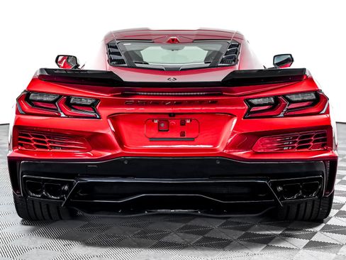 Used 2025 Chevrolet Corvette E-Ray w/ Stealth Interior Trim Package AWD/4WD image 10