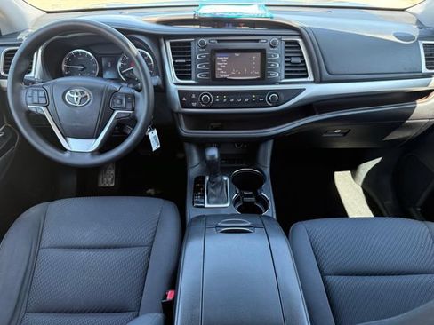 Used 2014 Toyota Highlander LE FWD image 22