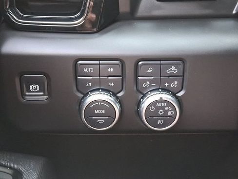Used 2025 GMC Sierra 2500 AT4X AWD/4WD image 29