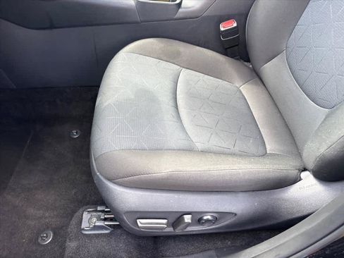 Used 2025 Toyota RAV4 XLE AWD/4WD image 23