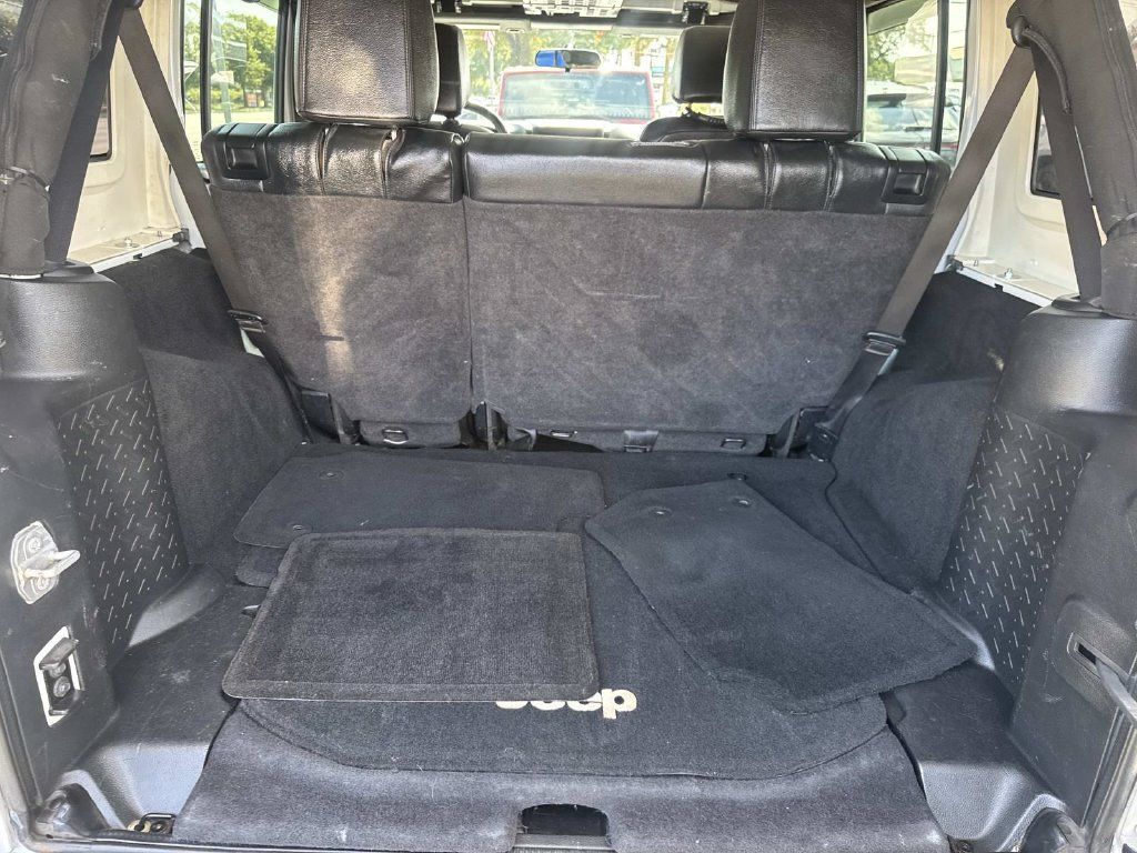 Used 2017 Jeep Wrangler Unlimited Sport w/ Connectivity Group AWD/4WD image 9