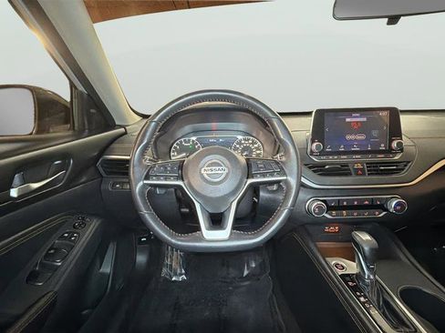 Used 2020 Nissan Altima 2.5 SR w/ Premium Package FWD image 17