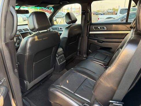 Used 2017 Ford Explorer XLT w/ Equipment Group 202A FWD image 9
