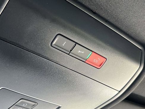 Used 2022 Volkswagen Atlas Cross Sport SE image 13