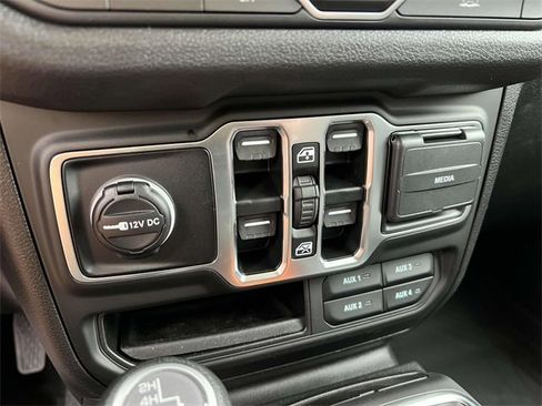 New 2025 Jeep Gladiator Sport image 22