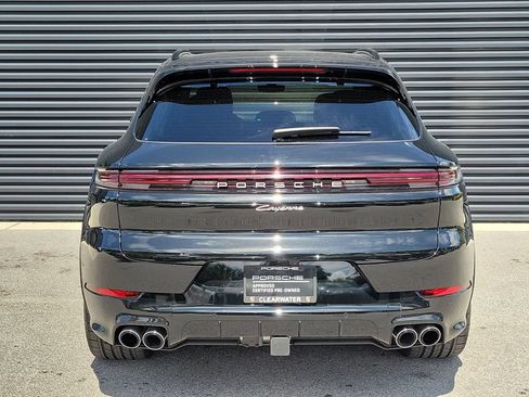 Certified 2025 Porsche Cayenne AWD/4WD image 6