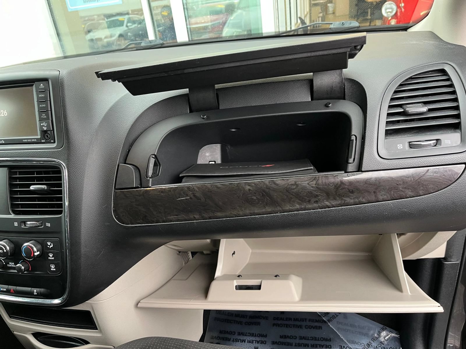 Used 2019 Dodge Grand Caravan SE w/ UConnect Hands-Free Group FWD image 25