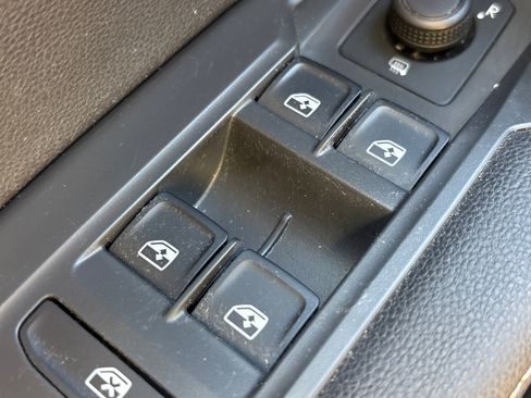 Used 2022 Volkswagen Tiguan S image 46