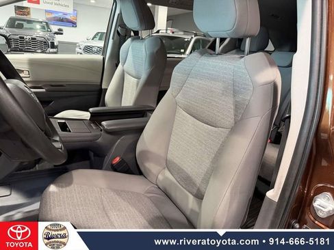 Used 2023 Toyota Sienna LE FWD image 13