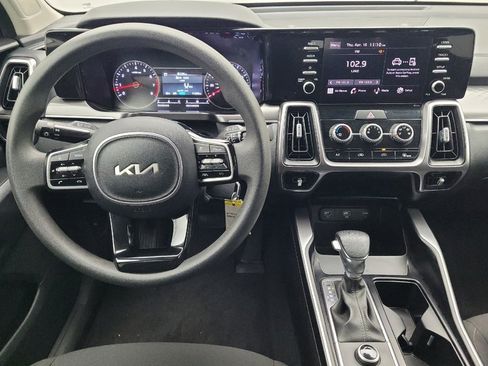 Used 2023 Kia Sorento LX FWD image 22