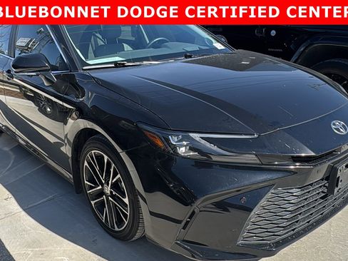 Used 2025 Toyota Camry XLE w/ Premium Plus Package image 3