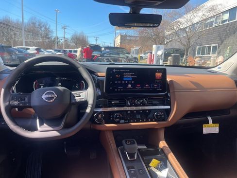 New 2026 Nissan Pathfinder Platinum w/ Cargo Package image 13