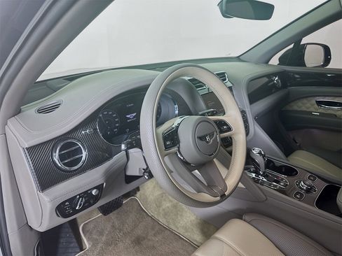Certified 2023 Bentley Bentayga image 11