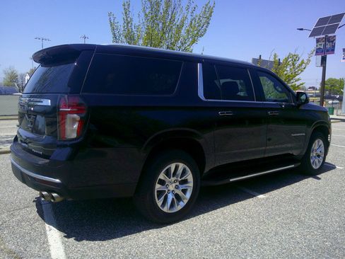 Used 2021 Chevrolet Suburban Premier w/ Premium Package AWD/4WD image 8
