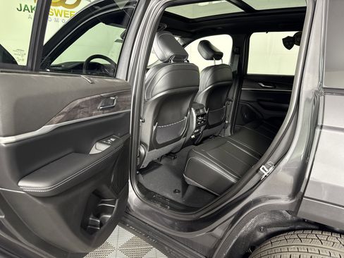 New 2025 Jeep Grand Cherokee Limited w/ Luxury Tech Group II image 20