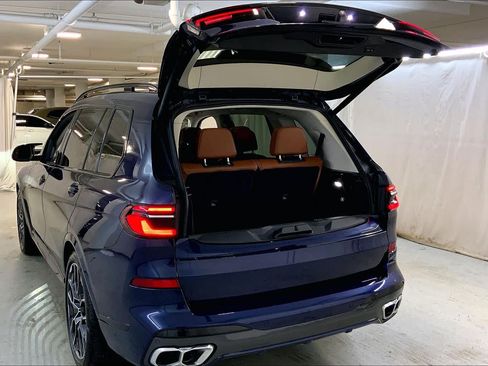 Used 2025 BMW X7 M60i AWD/4WD image 33