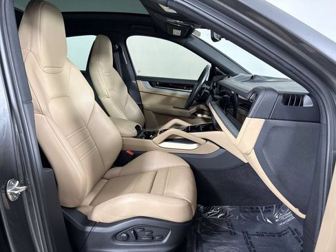 Certified 2024 Porsche Cayenne Coupe AWD/4WD image 23