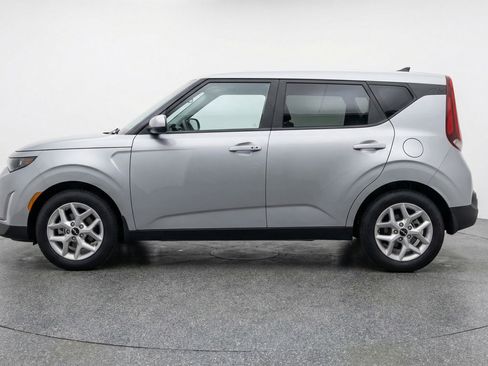 Used 2025 Kia Soul LX w/ LX Technology Package image 5