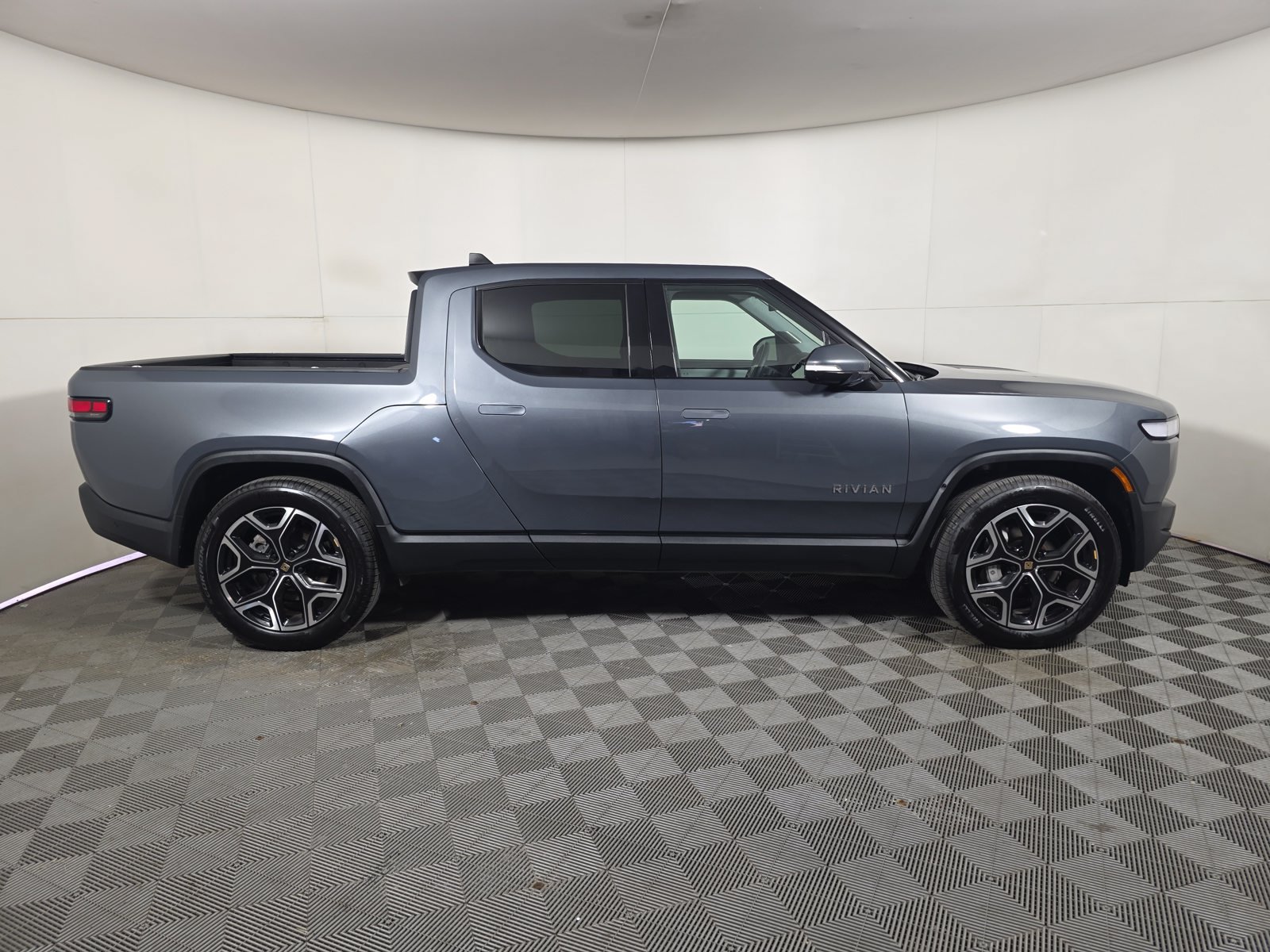 Used 2024 Rivian R1T Adventure Dual AWD/4WD image 6