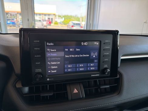 Used 2022 Toyota RAV4 LE AWD/4WD image 25
