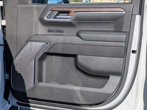 Used 2025 Chevrolet Silverado 1500 High Country w/ High Country Premium Package AWD/4WD image 31
