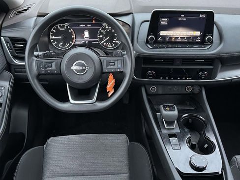 Used 2023 Nissan Rogue SV image 9