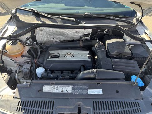 Used 2011 Volkswagen Tiguan S image 33