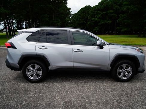 Used 2022 Toyota RAV4 XLE image 2